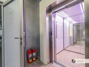 Pronájem kanceláře, Praha - Dolní Chabry, Dopraváků, 258 m2