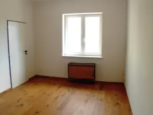 Pronájem bytu 2+kk, Dvůr Králové nad Labem, nábřeží Benešovo, 36 m2