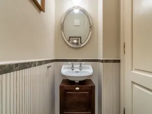 Pronájem bytu 3+1, Praha - Malá Strana, U lužického semináře, 111 m2