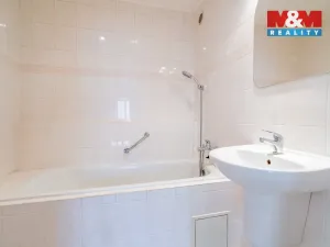 Prodej bytu 4+1, Trhové Sviny, Budovatelská, 82 m2