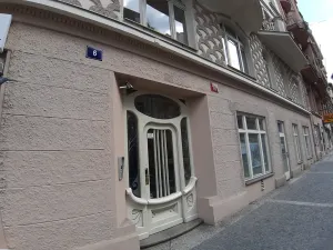 Pronájem bytu 1+kk, Praha - Smíchov, Zborovská, 35 m2