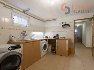 Prodej rodinného domu, Hustopeče, U Větrolamu, 300 m2