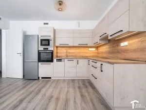 Pronájem bytu 2+kk, Pardubice - Zelené Předměstí, nábřeží Závodu míru, 78 m2