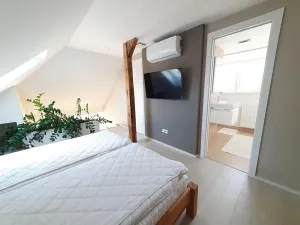 Pronájem bytu 4+1, Praha - Kobylisy, Služská, 128 m2