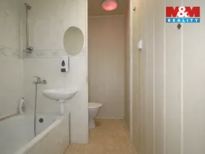 Prodej bytu 1+1, Karlovy Vary - Stará Role, Školní, 35 m2