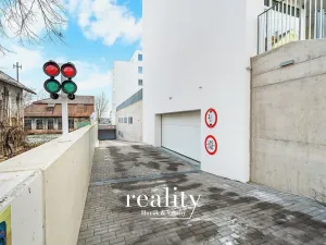 Pronájem garážového stání, Znojmo, Jarošova, 18 m2