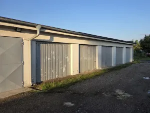 Pronájem garáže, Hradec Králové, U Mostku, 17 m2