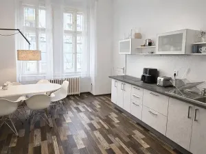 Pronájem kanceláře, Praha - Nové Město, Bolzanova, 80 m2