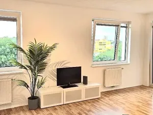 Pronájem bytu 2+kk, Praha - Strašnice, Zvěřinova, 46 m2