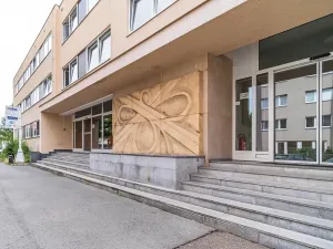 Pronájem kanceláře, Hradec Králové, Sušilova, 250 m2