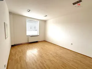 Pronájem obchodního prostoru, Benešov, Hráského, 80 m2