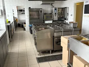 Pronájem restaurace, Praha - Uhříněves, Přátelství, 300 m2