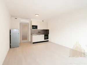 Pronájem bytu 1+kk, Praha - Hloubětín, Poděbradská, 32 m2