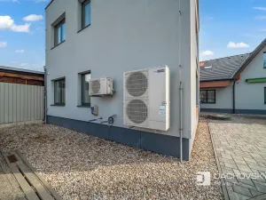 Prodej obchodního prostoru, Pardubice, K Dolíčku, 374 m2