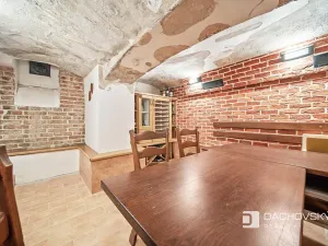 Prodej obchodního prostoru, Pardubice, K Dolíčku, 374 m2