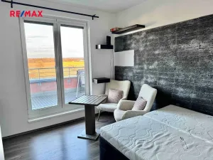 Pronájem bytu 1+kk, Praha - Pitkovice, Strakošová, 32 m2