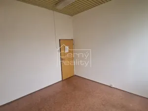 Pronájem kanceláře, Pardubice, Mezi Mosty, 65 m2