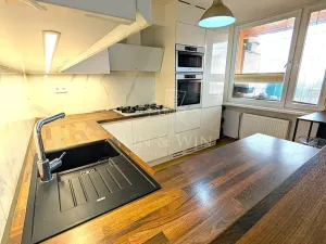 Prodej bytu 3+kk, Praha - Kobylisy, Klíčanská, 74 m2