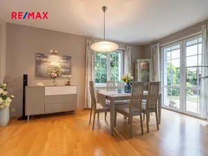 Prodej rodinného domu, Praha - Lochkov, V oudolku, 183 m2