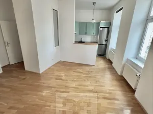Pronájem bytu 2+kk, Praha - Holešovice, Umělecká, 58 m2
