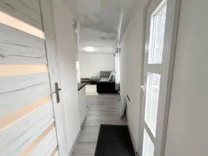 Pronájem bytu 1+kk, Praha - Horní Počernice, Votuzská, 25 m2