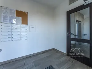 Pronájem bytu 2+kk, Praha - Kamýk, Freiwaldova, 43 m2