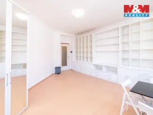 Pronájem bytu 1+kk, Praha - Dejvice, Kafkova, 33 m2