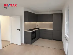 Pronájem bytu 2+kk, Praha - Strašnice, Strančická, 48 m2