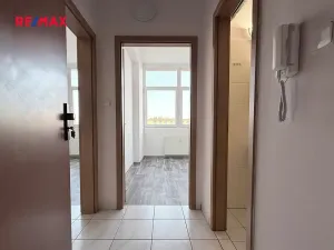 Pronájem bytu 2+kk, Zruč nad Sázavou, náměstí Míru, 36 m2