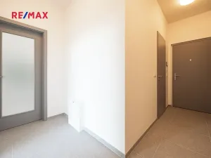 Pronájem bytu 2+kk, Praha - Modřany, Kolmanova, 56 m2