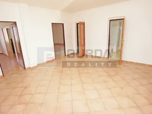 Pronájem kanceláře, Neratovice, 514 m2