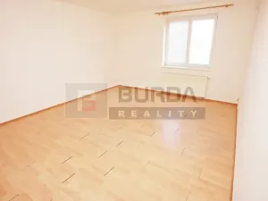 Pronájem kanceláře, Neratovice, 514 m2