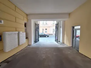 Pronájem bytu 2+kk, Praha - Vinohrady, Varšavská, 60 m2