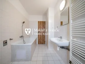 Pronájem bytu 1+kk, Dolní Kounice, Masarykovo náměstí, 35 m2