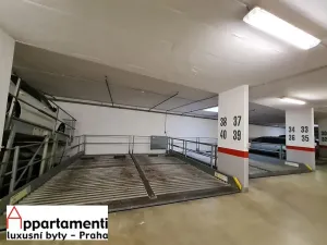 Pronájem garážového stání, Praha - Smíchov, Na Zatlance, 13 m2