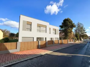 Prodej pozemku pro bydlení, Praha - Hloubětín, Mochovská, 901 m2