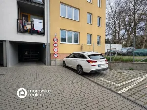 Pronájem garážového stání, Brno, Hybešova, 18 m2