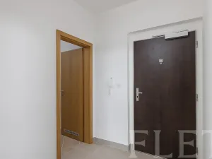 Pronájem bytu 1+kk, Praha - Kamýk, Freiwaldova, 43 m2