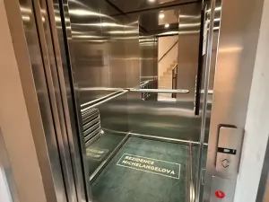 Pronájem bytu 1+kk, Praha - Strašnice, Michelangelova, 35 m2