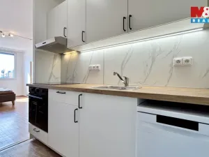 Pronájem bytu 2+kk, Praha - Bohnice, Poznaňská, 42 m2