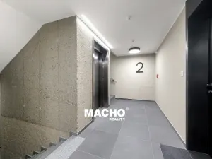 Pronájem bytu 1+kk, Praha, Bělehradská, 26 m2