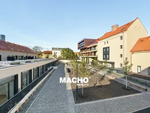 Pronájem bytu 1+kk, Praha, Bělehradská, 26 m2