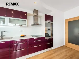 Pronájem bytu 2+kk, Praha - Vysočany, Sousedíkova, 55 m2