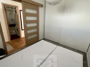 Pronájem bytu 2+kk, Praha - Holešovice, Osadní, 43 m2