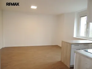 Pronájem bytu 2+kk, Praha - Smíchov, U Malvazinky, 38 m2