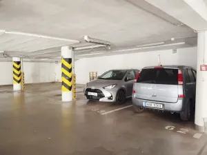 Pronájem garážového stání, Hradec Králové, třída Edvarda Beneše, 6 m2