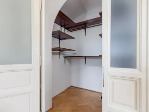 Prodej bytu 2+1, Praha - Nové Město, Ve Smečkách, 68 m2