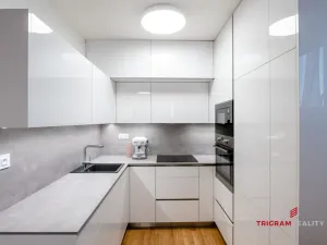 Pronájem bytu 2+kk, Hradec Králové - Nový Hradec Králové, Antonína Petrofa, 50 m2