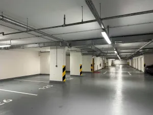 Pronájem garážového stání, Praha - Žižkov, Jana Želivského, 13 m2