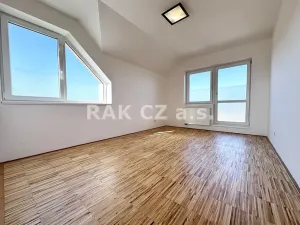 Prodej bytu 3+kk, Šestajovice, Revoluční, 74 m2